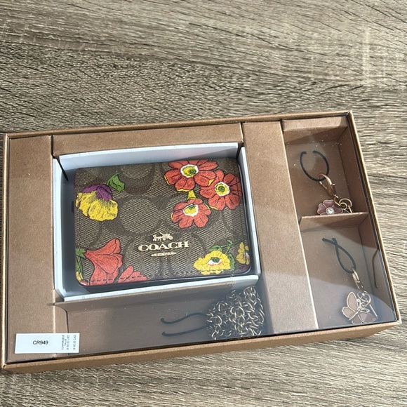 Coach Mini Wallet on a Chain Floral NWT - Picture 2 of 7